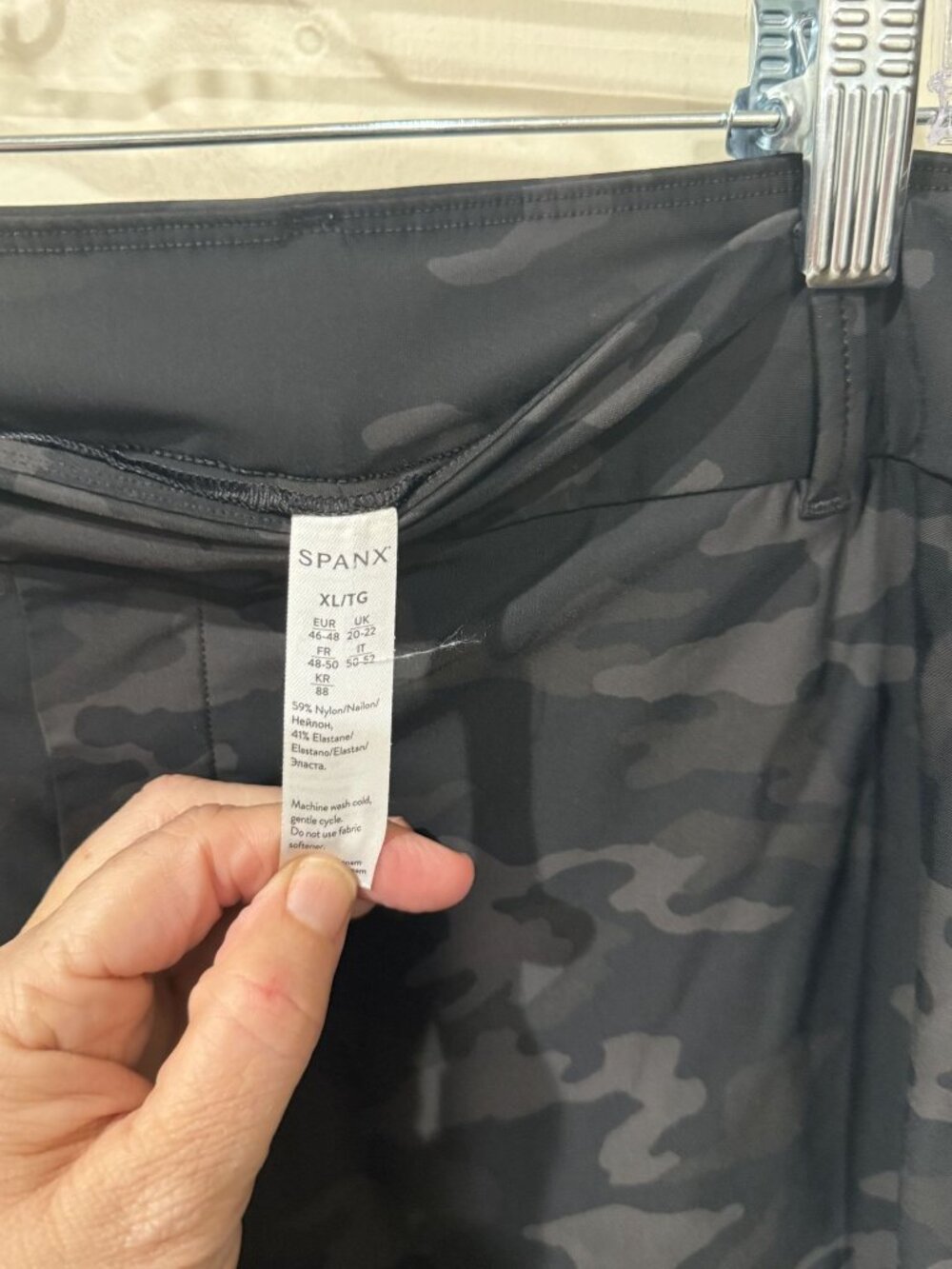 Spanx Black Camo Print Shorts XL Nylon Stretch Blend - Picture 2 of 3